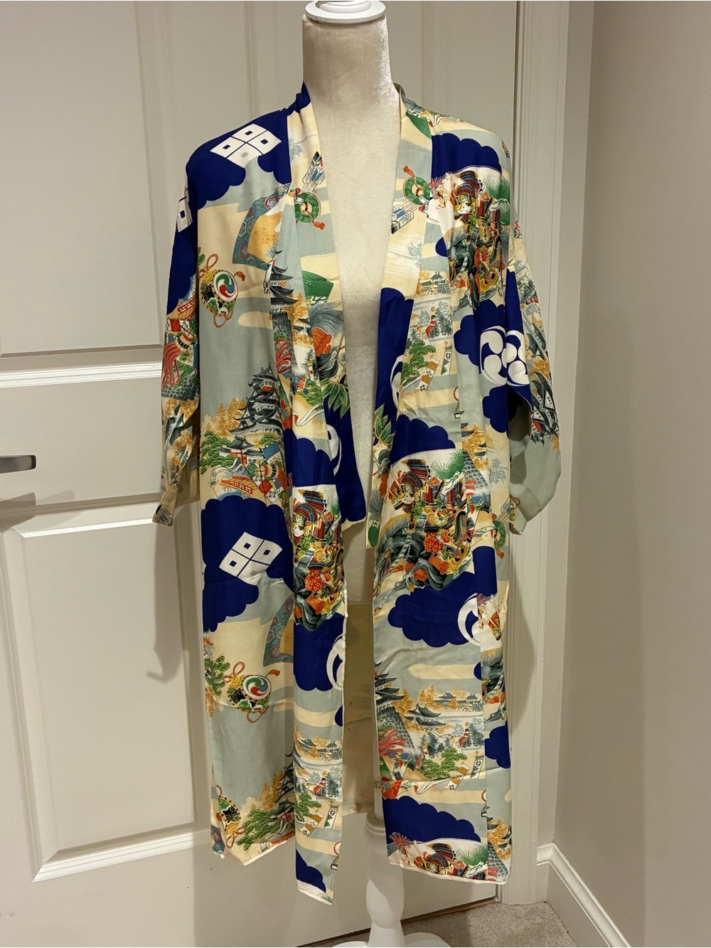 Vintage-Style Printed Kimono Robe in Cream and Navy
